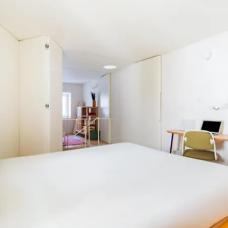 Urban Pop Loft @ Alfama 게스트하우스 3*
